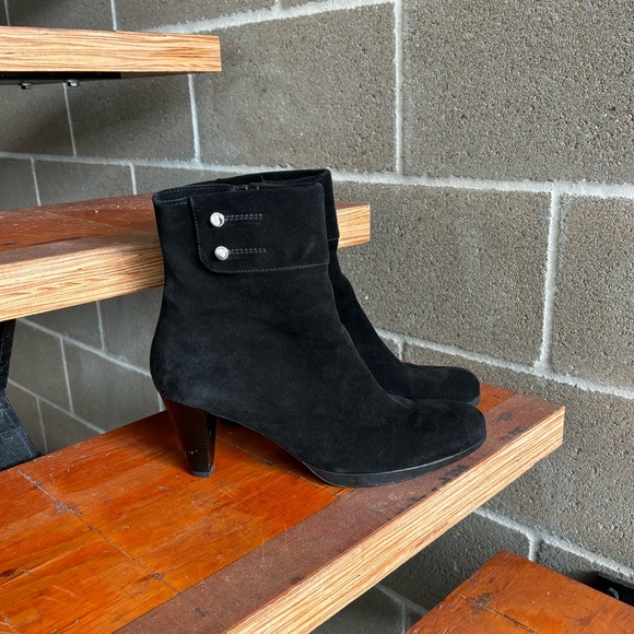 La Canadienne Suede heeled boots - Picture 2 of 8